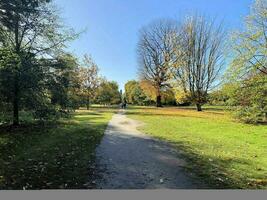 un ver de un parque en Londres demostración el otoño colores foto