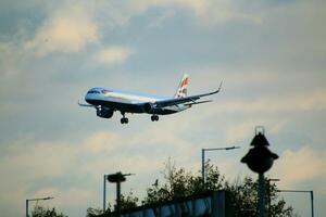 London in the UK on 5 November 2023. An aeroplane approaching London's Heathrow AirportLondo photo