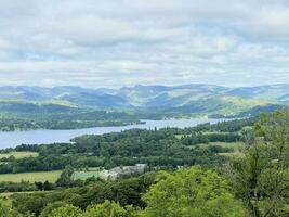 un ver de el lago distrito a descanso cabeza cerca Windermere foto