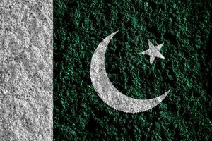 bandera de islámico república de Pakistán en un texturizado antecedentes. concepto collage. foto