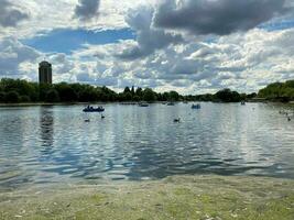 una vista del río támesis en londres foto