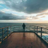 ai generado un sereno imagen de un solitario figura en pie en el cubierta de un crucero Embarcacion foto