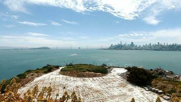 se av de stad av san francisco i kalifornien från Alcatraz ö. video