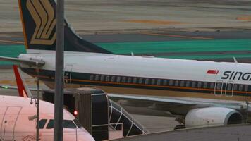 Boeing 737 of Singapore Airlines video