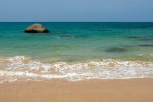 hermosa playa paisaje en Tailandia foto