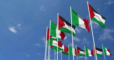 Italia e Palestina bandiere agitando insieme nel il cielo, senza soluzione di continuità ciclo continuo nel vento, spazio su sinistra lato per design o informazione, 3d interpretazione video