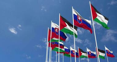 slovacchia e Palestina bandiere agitando insieme nel il cielo, senza soluzione di continuità ciclo continuo nel vento, spazio su sinistra lato per design o informazione, 3d interpretazione video