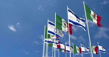 Messico e Israele bandiere agitando insieme nel il cielo, senza soluzione di continuità ciclo continuo nel vento, spazio su sinistra lato per design o informazione, 3d interpretazione video