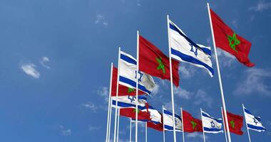 Marruecos y Israel banderas ondulación juntos en el cielo, sin costura lazo en viento, espacio en izquierda lado para diseño o información, 3d representación video