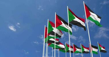 Sudán y Palestina banderas ondulación juntos en el cielo, sin costura lazo en viento, espacio en izquierda lado para diseño o información, 3d representación video