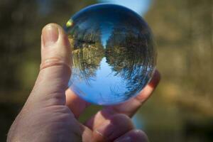 mano participación vaso pelota con invertido naturaleza y paisaje imagen foto