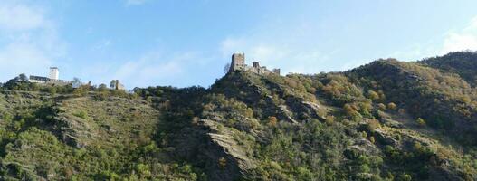 panorama de castillos sterrenberg y liebenstein en el rin río foto