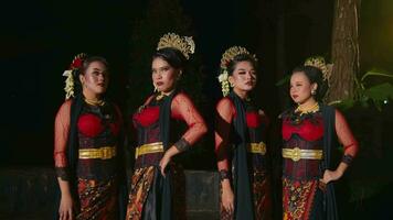 a group of Indonesian dancers looked angry and hated when they saw other dancers dancing on stage video