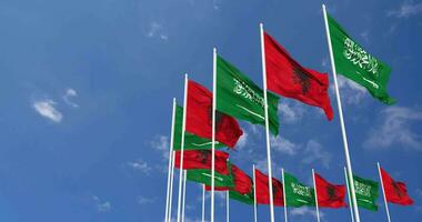 Albânia e ksa, reino do saudita arábia bandeiras acenando juntos dentro a céu, desatado ciclo dentro vento, espaço em esquerda lado para Projeto ou Informação, 3d Renderização video
