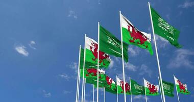 Wales und ksa, Königreich von Saudi Arabien Flaggen winken zusammen im das Himmel, nahtlos Schleife im Wind, Raum auf links Seite zum Design oder Information, 3d Rendern video