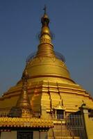 dorado estupa de el botataung pagoda foto