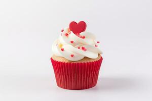 ai generado San Valentín día tema magdalena con un rojo corazón sombrero de copa. generativo ai. foto