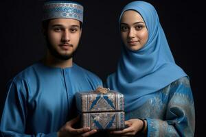ai generado un joven hombre y mujer en Arábica ropa presentación un regalo foto