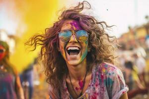 ai generado retrato de sonriente joven mujer vistiendo Gafas de sol cubierto con holi color foto