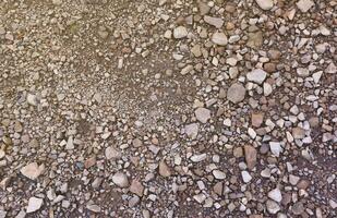 antecedentes de destrozado pedregoso piedras superficie en montaña área. textura con natural ligero foto