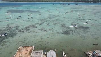 aereo Visualizza di Residenziale le zone nel karimunjawa isole, jepara, Indonesia. video