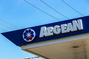voula Ática Grecia 2018 Egeo gasolina gas relleno estación marca logo bandera firmar Grecia. foto