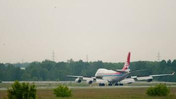 Jumbo jet of Cargolux braking after landing video