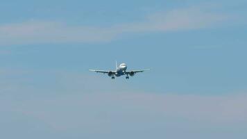 Flugzeug Landung, Aussicht von das Runway video