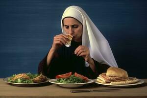 ai generado un mujer disfrutando su comida con un emparedado y Tomates foto