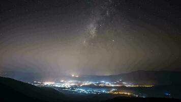 lechoso camino y estrella contrafuertes noche cielo video