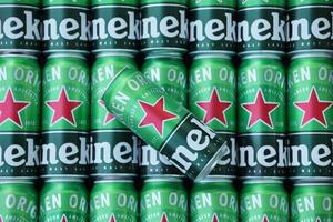 KHARKOV, UKRAINE - JULY 31, 2021 Green tin cans of Heineken lager beer produced by the Dutch brewing company Heineken N.V. photo