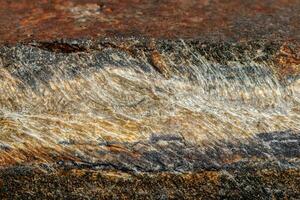 ojo de serpiente de piedra mineral macro en la roca un fondo blanco foto