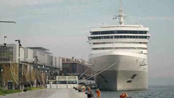 Turquía Estanbul 19 junio 2023. costa venezia crucero Embarcacion en puerto de galata, Estanbul video