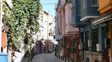 Kalkon istanbul 12 oktober 2023. istanbul gammal gator i balat distrikt, Kalkon video