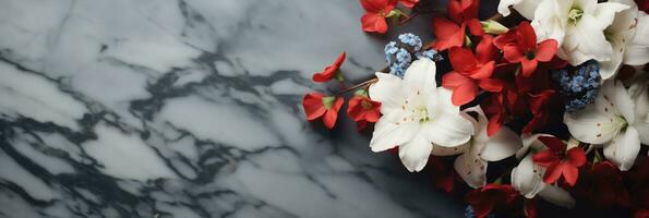 ai generado un guirnalda de rojo blanco y azul flores en un solemne mármol monumento antecedentes con vacío espacio para texto foto