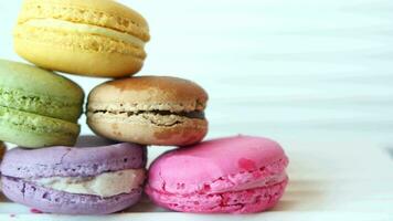 Close up of macaroon o video