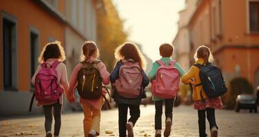 ai generado cinco niños con colegio mochilas caminando abajo un calle con muchos pantalones foto