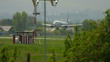 boeing 737 von scat Landung video