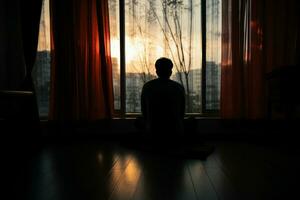 ai generado dormitorio soledad un solitario hombre silueta contempla cerrado ventana cortinas foto