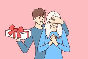 novio sorpresas Novia en pie con regalo caja y cubierta niña ojos con mano vector