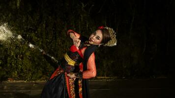 a Javanese dancer in a red costume presented a dance that captivated the audience with his skill photo