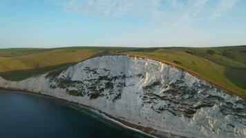 plus magnifique haute angle temps laps métrage de Britanique paysage et mer vue de durdle porte plage de Angleterre génial Grande-Bretagne, Royaume-Uni. capturé avec drone caméra sur septembre 9ème, 2023 video
