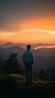 ai generado un persona en pie en un montaña arriba, mirando fuera a un hermosa puesta de sol foto