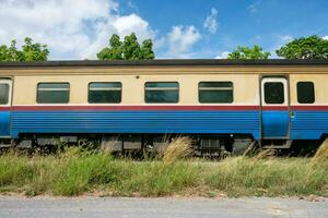 lado ver Clásico carretón tren en carril foto