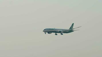 commercial avion de Eva air atterrissage video