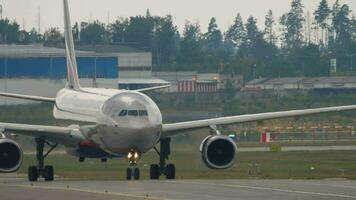 aeroflotta airbus a330 rullaggio video