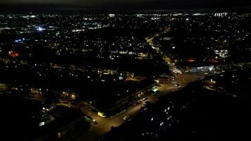 hoog hoek visie van verlichte Brits stad gedurende nacht. luton, Engeland uk. december 23e, 2023 video