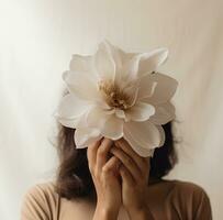 ai generado un mujer participación un flor terminado su cara foto