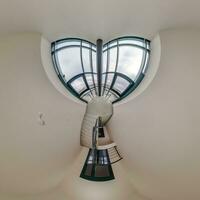 abstractamente retorcido dentro un esférico 360 panorama interior de un moderno oficina con un salón escalera y panorámico ventanas foto