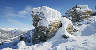 ai generado el maravilloso monitor de rock formaciones cubierto en nieve en un montaña foto